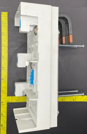 141acuh125t Allen-bradley 690vac Breaker Mounting Base