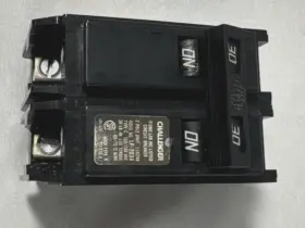 Lp-7034 Challenger Type C 30 Amp 2 Pole 120/240v Circuit Breaker - Pre-owned
