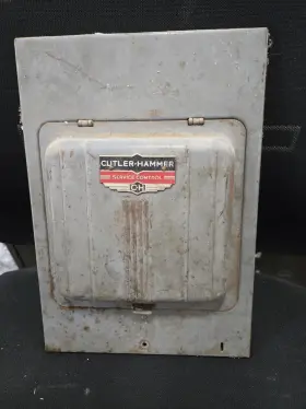 4334h15 Cutler-hammer Fuse Panel Cover Door 4 2 Pullouts 12 1/2 X 9