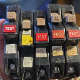 Ac-813 Cutler-hammer Type Ch Gfci Circuit Breakers 15a/20a With Test Button Lot