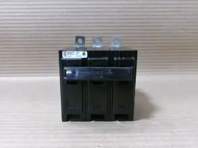 Bab3020 Cutler-hammer Eaton Ba 3 Pole 20 Amp 240v Circuit Breaker Bolt-on