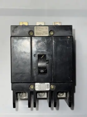 Ghb3025 Cutler-hammer 3pole 25amp 480volt Bolt-on Eaton Circuit Breaker