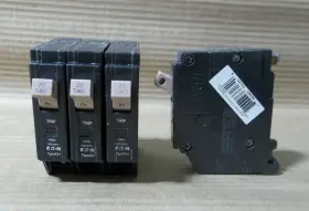 Chf120 Eaton Lot Of 4 Ch 1 Pole 20 Amp 120v Breaker Plastic Feet No Notch