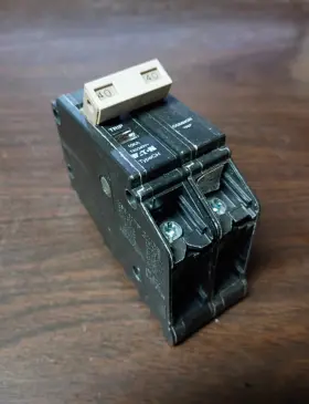 Chf240 Eaton Circuit Breaker 40 Amp 120/240v 2-pole New No Box