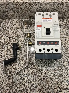 Kt3400t Eaton Dk3400f New Cutler Hammer Dk 3 P 350 Amp 240v Circuit Breaker 100