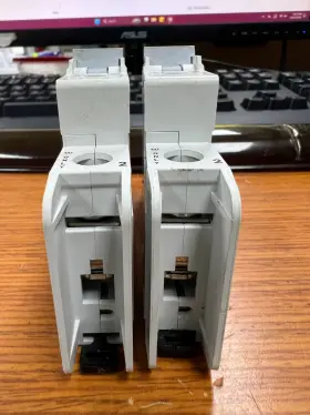 Wmzt1c02 Eaton 2 Amp Din-rail Mount Circuit Breaker 277 Vac 1 Pole Lot Of #2