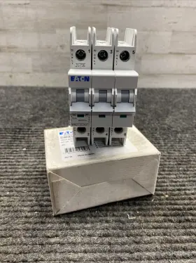 Wmzt3dx0t Eaton New Circuit Breaker 3 Pole #2