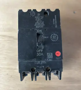Ge Tey330 30a 3-pole 240v Circuit Breaker Bolt-on Manual Trip Black