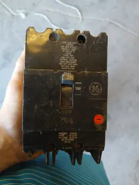 Tey370 Ge General Electric Tey 3 Pole 70 Amp 480/277v Circuit Breaker. One Chip