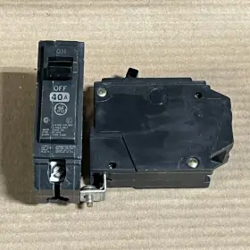 Thqb1140 Ge Lot Of 2 New Thqb 1 Pole 40 Amp 120/240v Silk Circuit Breaker Nto