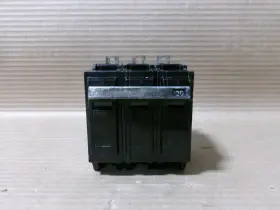 Thqb32020 Ge Flawed Thqb 3 Pole 20 Amp 240v Silk Screen Circuit Breaker
