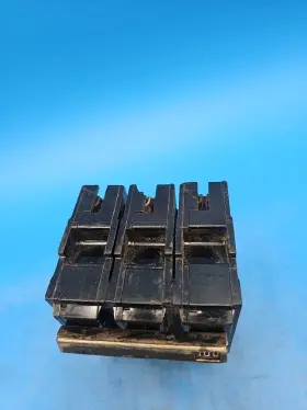 Thql32100 Ge General Electric 3 Pole 100 Amp Plug On Circuit Breaker. Chip #2