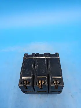 Thql32100 Ge General Electric 3 Pole 100 Amp Plug On Circuit Breaker. Chip #3
