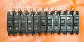 Tq1120 Ge General Electric 20 Amp 1-pole Circuit Breaker With Feed Strap Qty 12