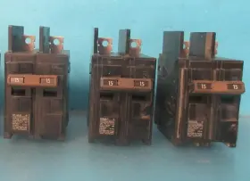 Bq2-b015 Gould Ite Lot Of 3 15 Amp 2 Pole Type Eq-b Circuit Breaker 240vac Hacr Bq2b015