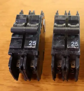 E355778 Hf Hd 25 Amps 120/240v 2 Pole Circuit Breaker