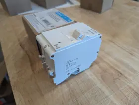 Lb235-s Leviton 35a 2-pole Smart Hydraulic Magnetic Branch Circuit Breaker #2