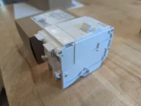 Lb270 Leviton 70a 2-pole Standard Hydraulic Magnetic Branch Circuit Breaker #2