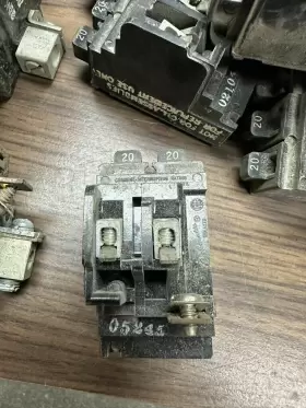 P2020 Pushmatic Bulldog 20 Amp Tandem 20/20 Piggy Back Circuit Breaker W69