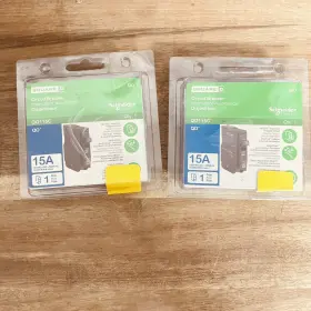 Qo115c Schneider Electric Usa Inc 2x Square D 15a 120/240v Ac 1-pole Plug-in Miniature Circuit Breaker