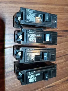 Ecb115 Siemens 783643530010 Q115 And Type Qp 15 Amp Single Pole Circuit Breakers Lot Of 4