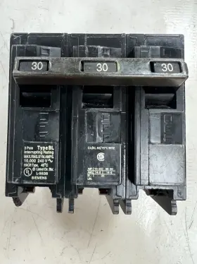 B330 Siemens Type Bl 30 Amp Circuit Breaker 240 Vac 3 Pole - Flaw