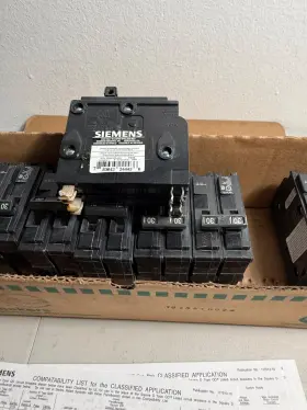 D230 Siemens Industry Inc 783643244436 Box Of 8 30a 120/240v 2-pole Type Qd Low Voltage Circuit Breaker
