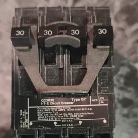 Q23030 Siemens Type Quart 30a 3-pole Circuit Breaker 120/240v Ac Rectangular