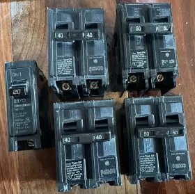 Qp250 Siemens Q250 Lot Of 4 2-pole 50 And 60 Amp 120/240vac Circuit Breaker Type