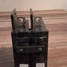 Smd2p15 Siemens 15a 2-pole Circuit Breaker 120/240v Bolt-on Ac Rectangular