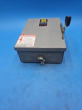 D211n Square D Company Fusible Safety Switch 30 Amp Plug Fuse 120/240 Volts Ac Indoor #2