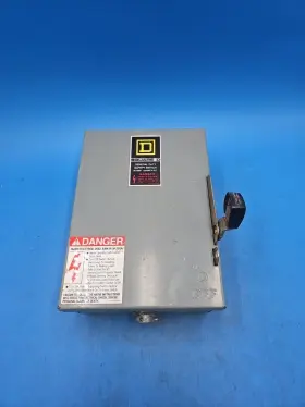 D211n Square D Company Fusible Safety Switch 30 Amp Plug Fuse 120/240 Volts Ac Indoor