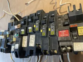Hom120pcafi Square D Circuit Breakers 1 Pole 20a And 10 Amp Lot Of 17 #2