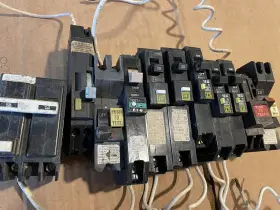 Hom120pcafi Square D Circuit Breakers 1 Pole 20a And 10 Amp Lot Of 17 #3