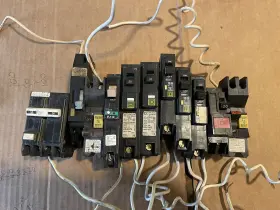 Hom120pcafi Square D Circuit Breakers 1 Pole 20a And 10 Amp Lot Of 17