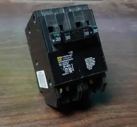 Square D Homt2020230 Circuit Breaker 2x1 Pole 20a 1x2 30 Amp New