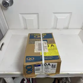 4-circuits Square D Qo24l70f 70a Load Center Main Lug 1-phase 2-spaces 120/240v
