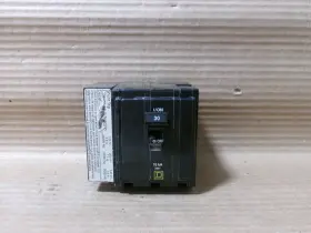 Qo3301021 Square D 3 Pole 30 Amp 240v Yellow Shunt Trip Push In Circuit Breaker