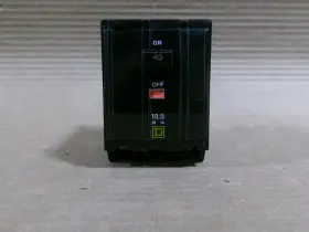 Qob340 Square D Qob 3 Pole 40 Amp 240v Yellow Circuit Breaker Flawed Used