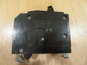 Qot2020 Square D Tandem With Hook 2 Single Pole Circuits 20 Amps Great Conditio #3