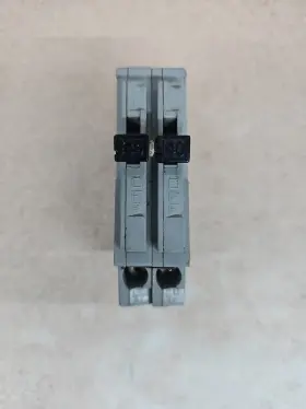A4040 Sylvania 1- Gte 40 Amp 2 Pole 120/240v A240 Circuit Breaker Clips On Both Sides