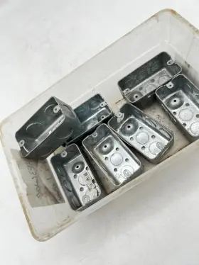 Thomas & Betts 785991178807 T&b Pre-galvanized Steel Utility Handy Box 4 In X 2-1/8 1-7/8 Lot Of 7 #2