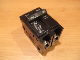 Tb230 Thomas & Betts And 30 Amp Circuit Breaker 2 Pole Double 30a 240v Two T&b