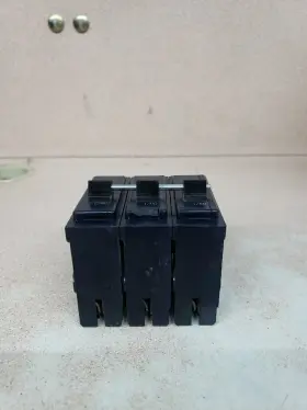 Tb390 Thomas & Betts Challenger C390 Circuit Breaker 90 Amp 3 Pole Chipped #3