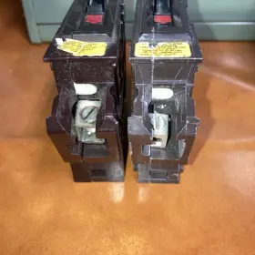 A-120 Wadsworth Lot Of 2 20 Amp Single Pole Breakers Continuity Tested Plastic Foot #2