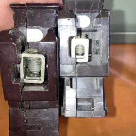 A-120 Wadsworth Lot Of 2 20 Amp Single Pole Breakers Continuity Tested Plastic Foot #3