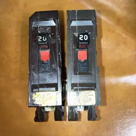 A-120 Wadsworth Lot Of 2 20 Amp Single Pole Breakers Continuity Tested Plastic Foot